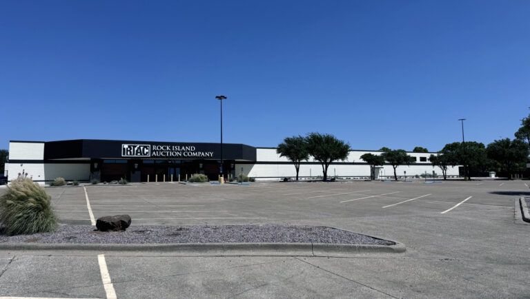 Bradford Signs Scooters Bar & Grill to 10-Year Lease in Soon-to-be-Renovated Retail Center